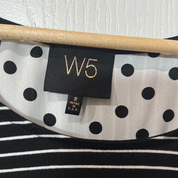 W5 sz S black, and white striped Hilow hem sleeveless top - Picture 2 of 6